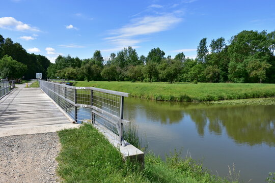 cycle route EV4 along navigable Batas canal from town Str&aacute;žnice to Hodonin
