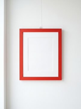 frame mockup yang bersih dan sederhana dengan latar belakang putih, 
sempurna untuk memajang karya seni, foto, atau pesan.