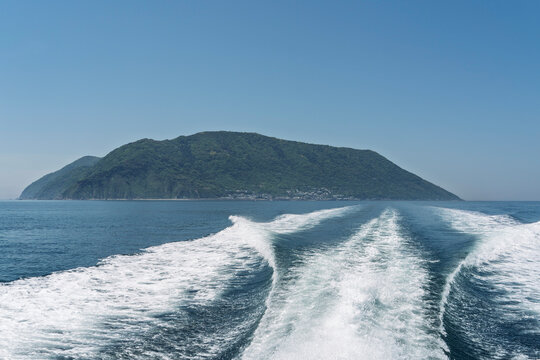 山口県祝島を出航したフェリーの航跡