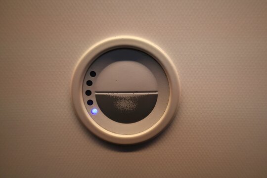 ボーイングB787型旅客機の窓ガラスのカーテンのボタン