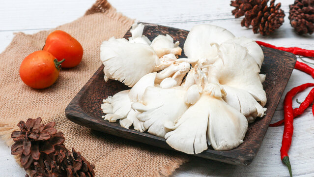 Fresh oyster mushrooms, known as jamur tiram, prized as a plant‑based protein thanks to their rich, meaty texture.