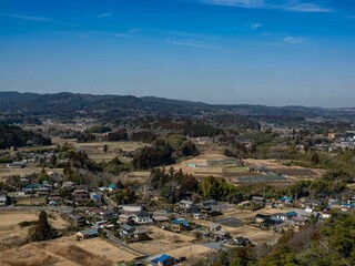 青空広がるのどかな里山の風景 © Masanori Saito