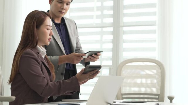 Professional Mentoring and Knowledge Sharing in Modern Office