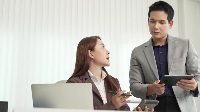 Professional Mentoring and Knowledge Sharing in Modern Office