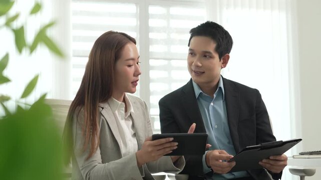 Professional Mentoring and Knowledge Sharing in Modern Office
