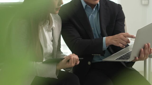 Professional Mentoring and Knowledge Sharing in Modern Office