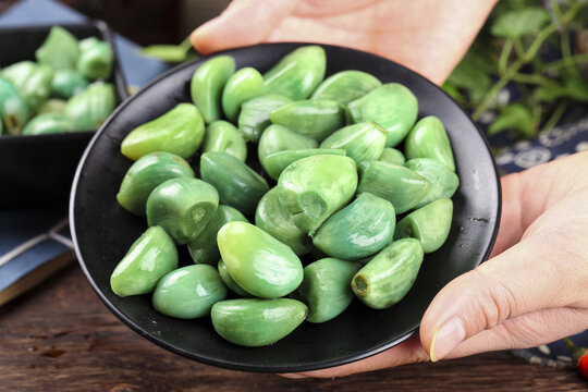 Fresh Green Laba Beans in Pan - Traditional Chinese Shandong Jinxiang Ingredient for Handmade Sweet Sour Cooking