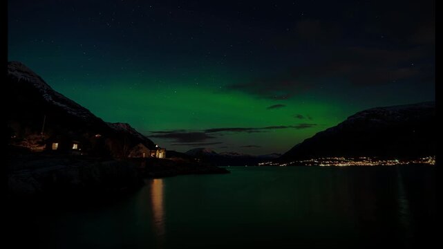 Aurora &uuml;ber dem Hardangerfjord in Norwegen