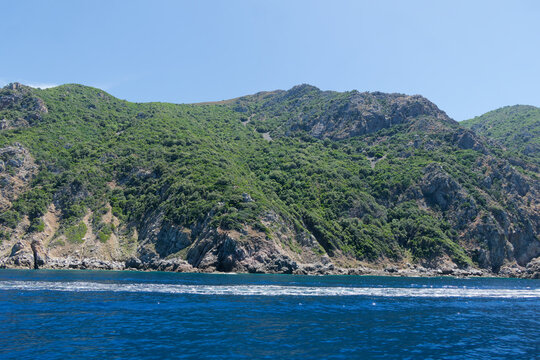 Collines dans la calanque de Piana en Corse du Sud - France