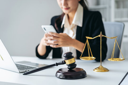 Attorney uses mobile device to streamline legal work at desk wit