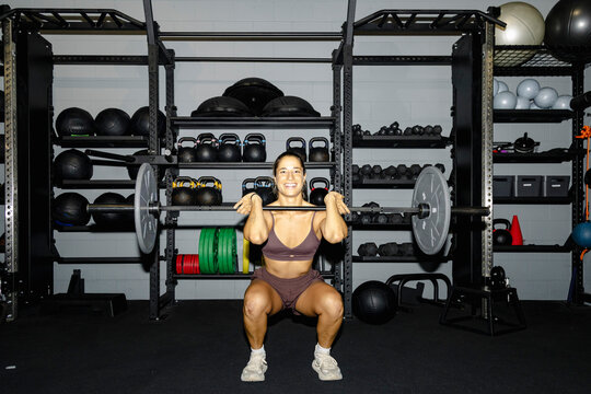 Front squat training in functional gym
