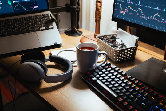 Trading Stock on Multiple Screens at professional trading home office