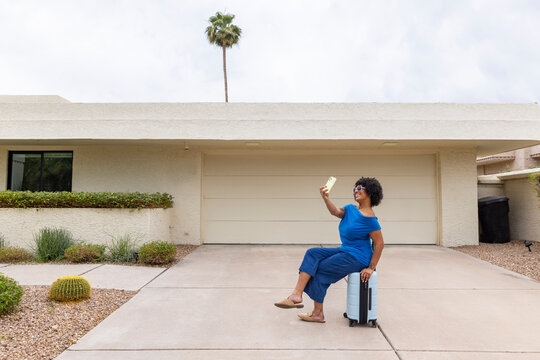 Black woman  outdoors selfie  cell phone palm tree 
