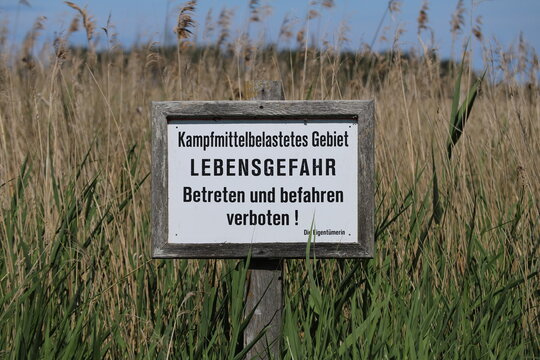 Schild Kampfmittelbelastetes Gebiet