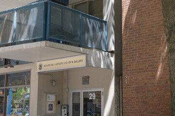 Naklejka premium suspended sign over entrance to Beaver Hall Artists Gallery located at 29 McCaul St, Toronto