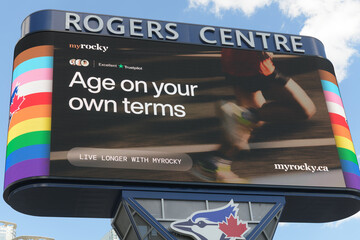 Naklejka premium Toronto Rogers Centre Gardiner LED Pylon (located at Rees St & Bremner Blvd) with advertisement for My Rocky / Toronto Blue Jays