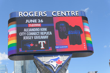 Fototapeta premium Toronto Rogers Centre Gardiner LED Pylon (located at Rees St & Bremner Blvd) with advertisement for Kirk City Connect Replica Jersey Giveaway