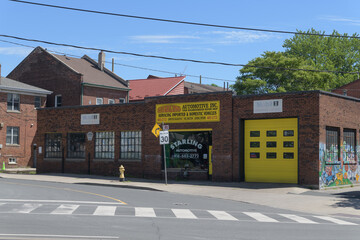 Fototapeta premium exterior building facade and sign of Starling Automotive, an auto repair shop, located at 15 Carlyle St (and Dundas St W), Toronto
