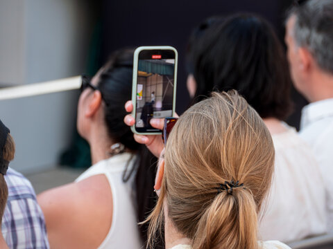 Capturing Moments: Audience Engaged with Smartphone Photography