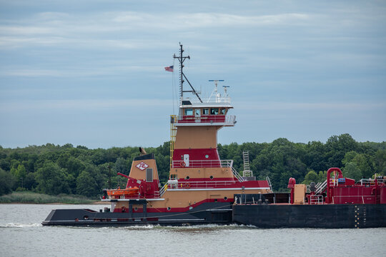 SEWAREN, NEW JERSEY - JUNE 19, 2026: The articulated tug-barge unit Janice Ann Reinauer and RTC 103, operated by Reinauer Transportation Companies, transit the Arthur Kill waterway.