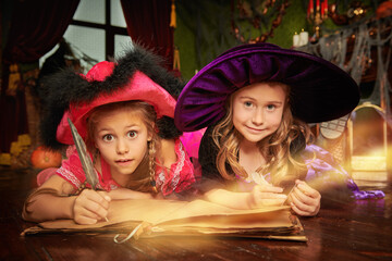 Naklejka premium Spellbound Sisters Writing