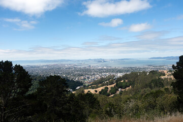 Fototapeta premium San Francisco Bay Area Panorama from the Berkeley Hills. A sweeping panoramic view of the San Francisco Bay Area captured from the scenic hills above Berkeley, California. The image showcases the icon