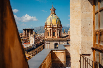 Obraz premium Rooftop view of a historic church in Palermo