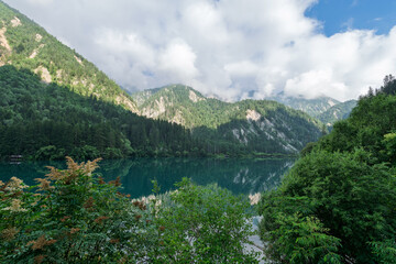 Obraz premium Jianzhu Lake Scenic Area in Jiuzhai Valley Scenic Area, Aba Prefecture, Sichuan Province, China