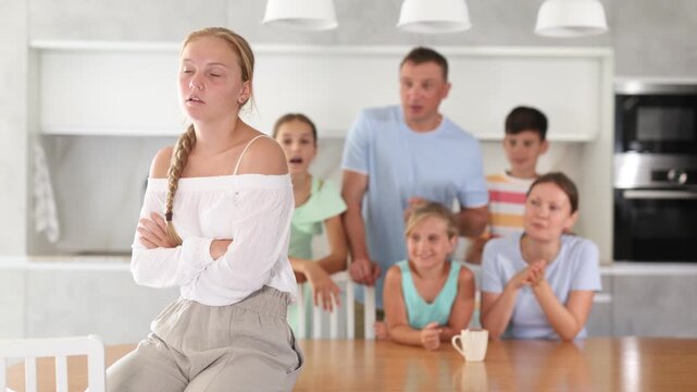 Offended girl child has turned back on large family and does not want to talk to household. Parents scolded daughter for inappropriate behavior at school, non-fulfillment of household duties