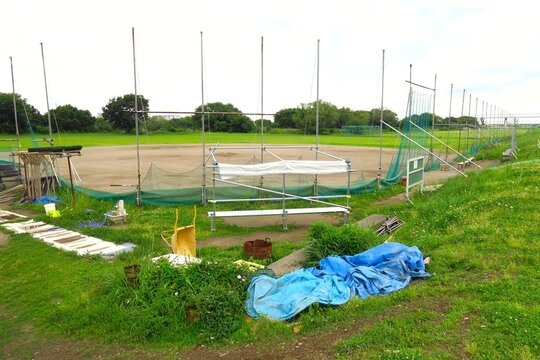 初夏の江戸川河川敷の平日の誰もいない野球場風景