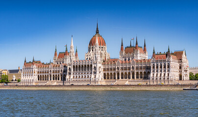 Fototapeta premium Panoramic View of the Hungarian Parliament Building on the Danube River in Budapest, Hungary