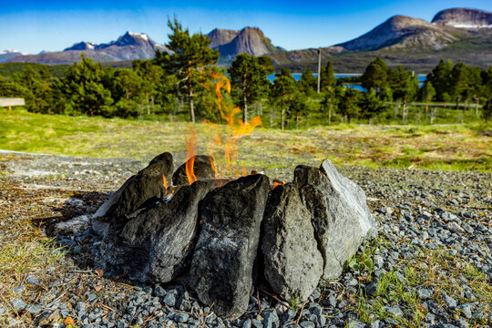Lagerfeuer in skandianvischer Wildnis