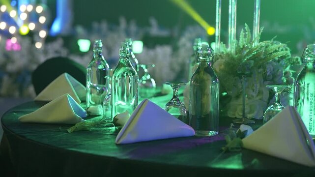 The centerpiece of the dining table is an important element that not only enhances the appearance but also adds comfort and an exclusive feel to the room.