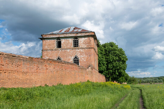 At the walls of the ancient Saburovo fortress (estate of Count M.F. Kamensky) on a May day. Oryol oblast, Russia