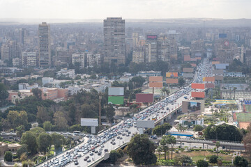 Obraz premium High-angle view of traffic on Nile bridge in Cairo