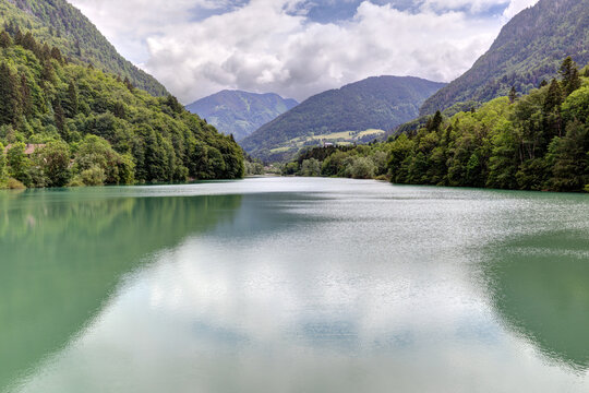 Le barrage de Jotty &agrave; La Vernaz dans le d&eacute;partement de Haute Savoie