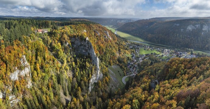 Aerial view, panorama from the viewpoint, shovels and Hausen Castle, also known as the Hausen ruins, surrounded by autumn vegetation, a ruin of a castle above the village of Hausen in the valley in the Upper Danube Valley, Beuron, Sigmaringen district, Baden-W&uuml;rttemberg, Germany
