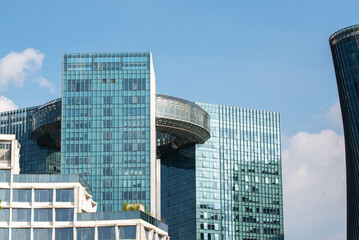 Obraz premium Modern Glass Skyscrapers with Connected Sky Bridge