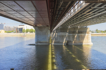 Naklejka premium Bridge over danube river in budapest