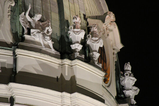 baroque (?) church (karlskirche) in vienna in austria 