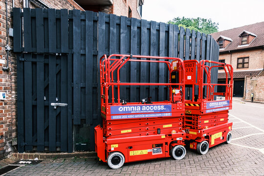 Omnia Access Parked Industrial Scissor Access Lift With No People