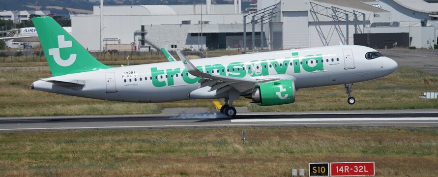 Transavia A320neo pos&eacute; pneus qui fument banni&egrave;re