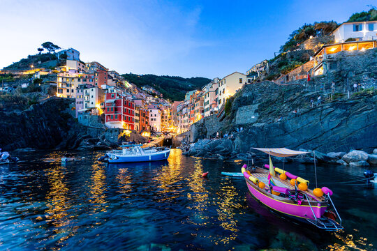 Riomaggiore am Abend, Cinque Terre, Italien