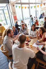 Obraz premium Lively cafe gathering with friends