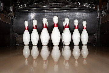Naklejka premium Red and White Bowling Pins with Wooden Mirror Reflection - Ten Pin Bowling Still Life