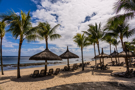 Plage de sable au Nord-Ouest de l'Ile Maurice, Pointe aux Piments, Oc&eacute;an Indien, Afrique