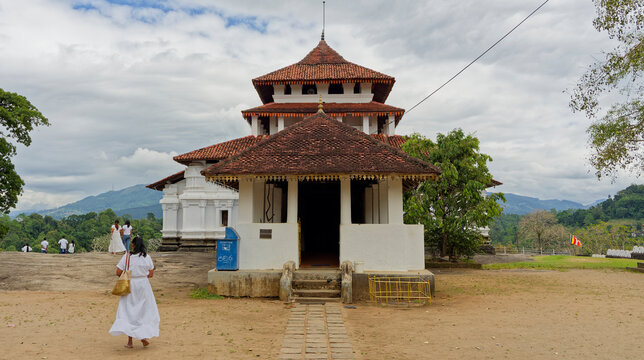 Gadaladeniya raja maha vihara buddhist temple sri lanka