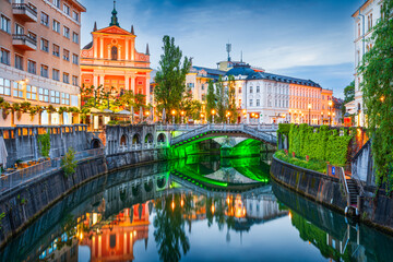 Obraz premium Ljubljana, Slovenia over the Ljublanica River