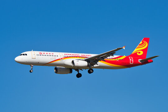 Hong Kong Airlines Airbus A321-200 (B-LPR) on final approach to Narita International Airport
