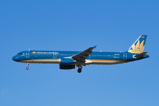 Vietnam Airlines Airbus A321-200 (VN-A336) passenger aircraft on final approach at Narita International Airport
